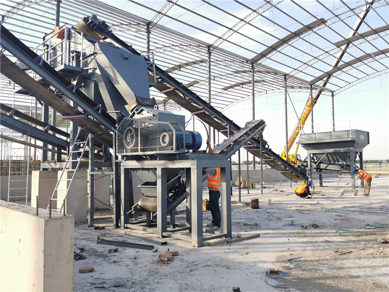 錫寶重工員工們冒著高溫在江蘇淮安客戶現(xiàn)場進行設備安裝(圖8)