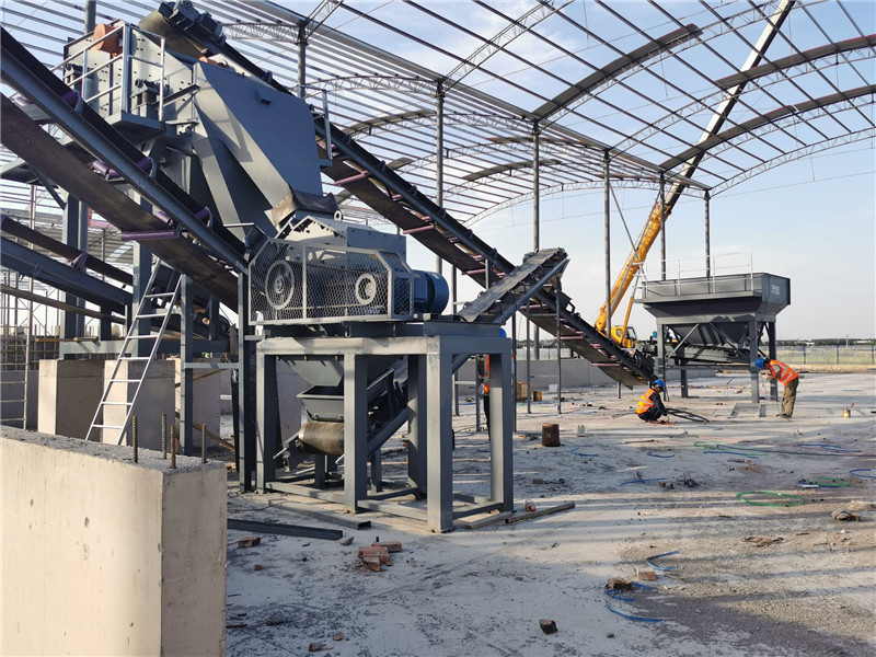 錫寶重工員工們冒著高溫在江蘇淮安客戶現(xiàn)場進行設備安裝(圖9)